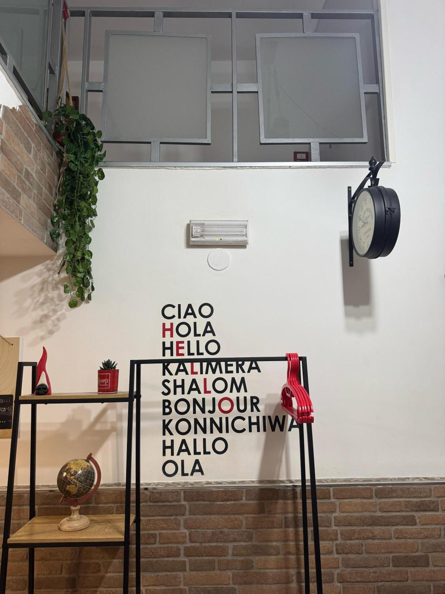 Frizzi & Lazzi House Appartement Napels Buitenkant foto